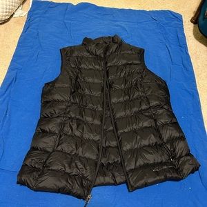 Eddie Bauer LIKE NEW black puffer vest women’s Large